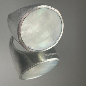 Sterling Silver & Mother of Pearl Ring - size 7